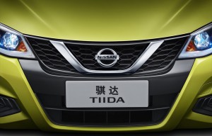 Nissan показал тизер рестайлингового хэтчбэка Tiida